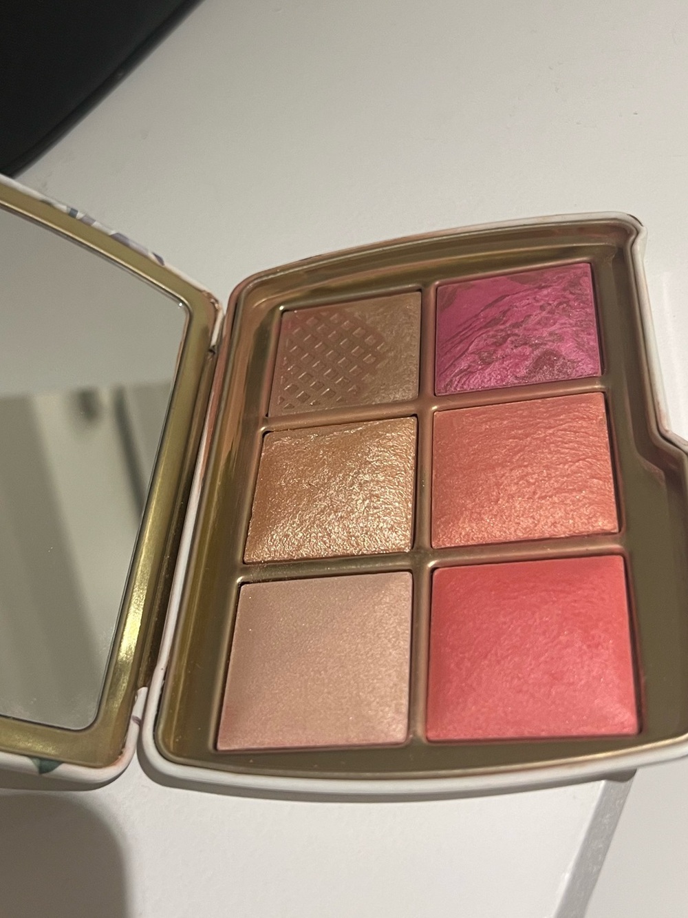 Hour glass swan palette -ambient